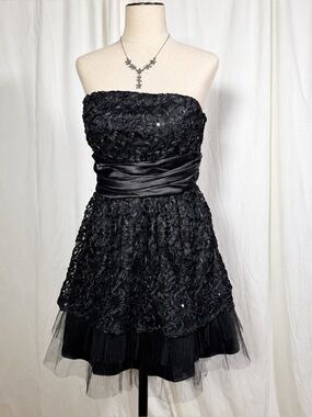 Love Point black strapless rosette tulle party dress size L